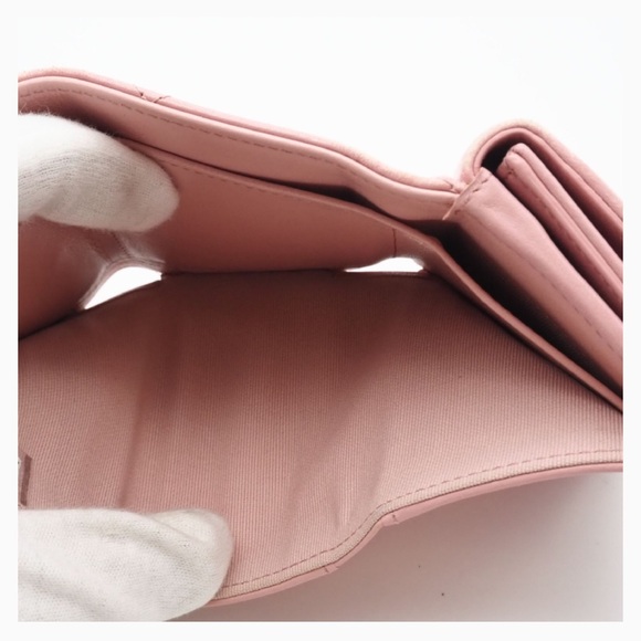 CHANEL Lambskin Chanel 19 Matlasse Compact Pink Wallet - Picture 6 of 7
